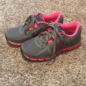 Nike Size 7 Sneakers!